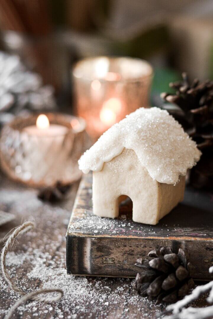 A mini cookie house sprinkled with sparkling sugar.