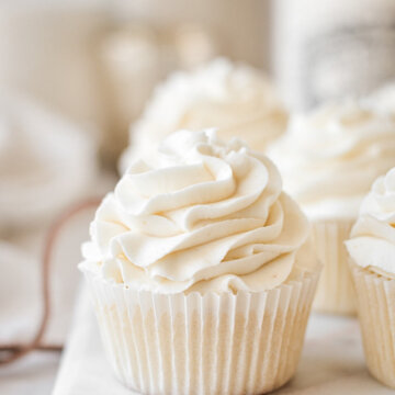 Vanilla cupcake with vanilla buttercream.
