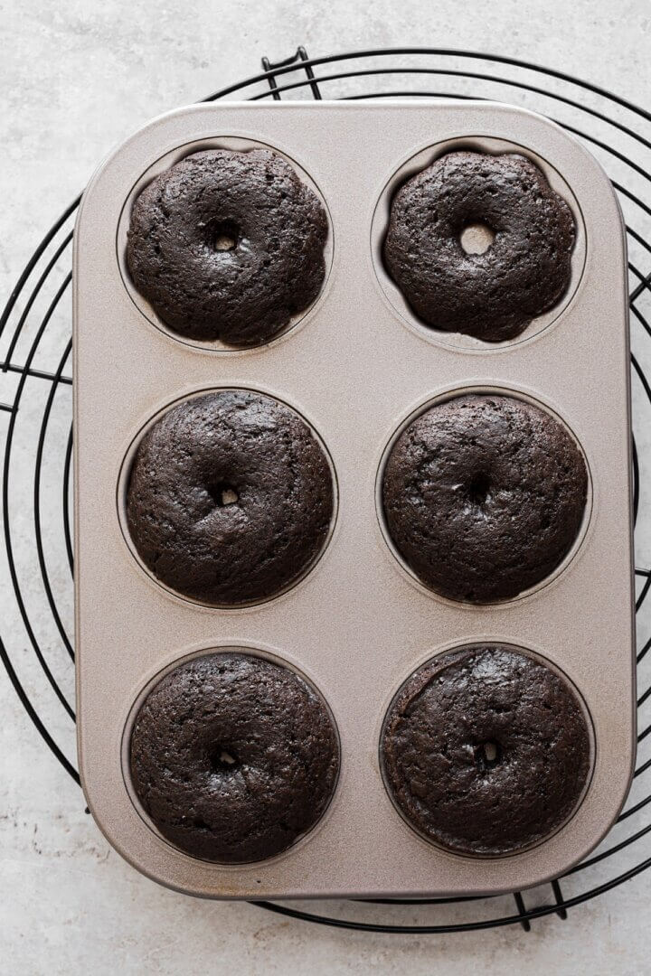 Step 7 for making baked chocolate espresso doughnuts.