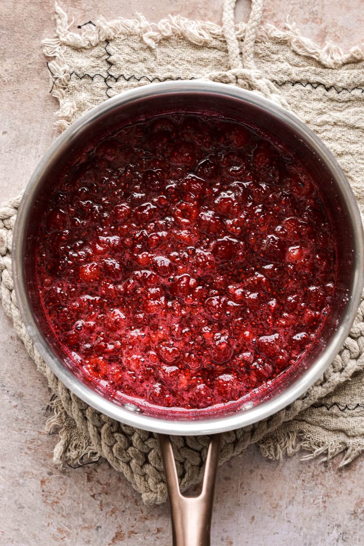 Steps for making raspberry puree.