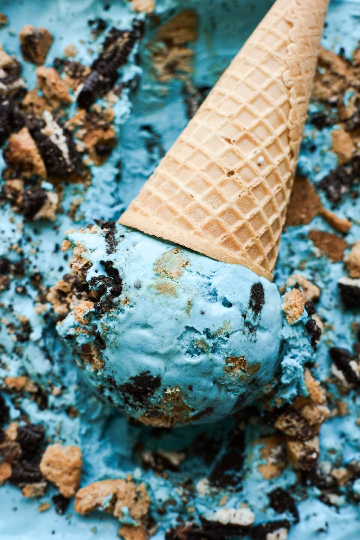 Cookie monster ice cream in an ice cream cone.