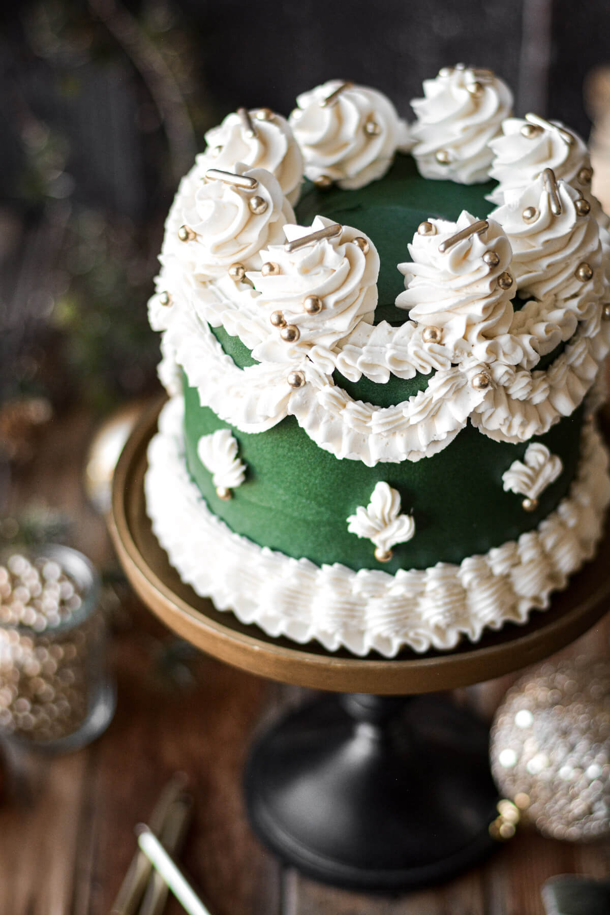 Green and white Lambeth cake with gold dragees for Christmas.
