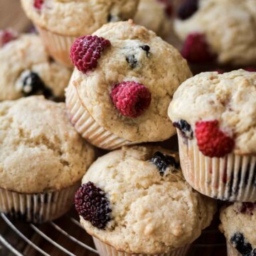Muffins with blackberries and raspberries.
