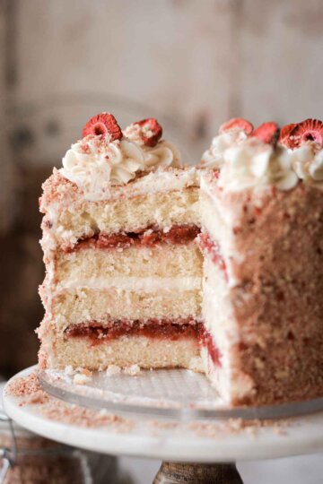strawberry cake　1113 Strawberry Crunch Cake | Heavenly Sweet Treats and More