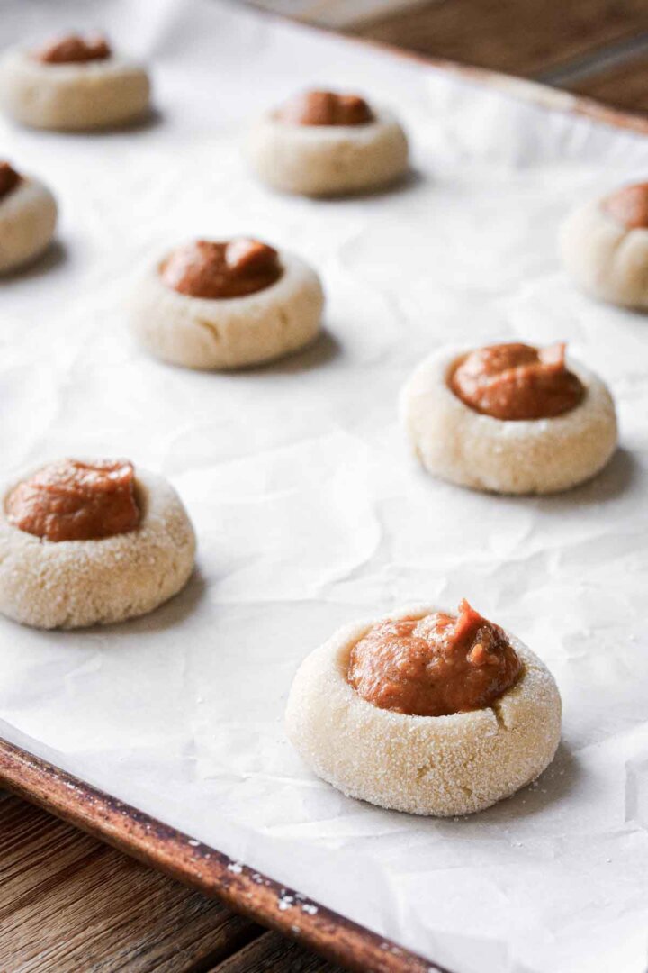 Step 6 for making pumpkin pie cookies - filling in the cookies.