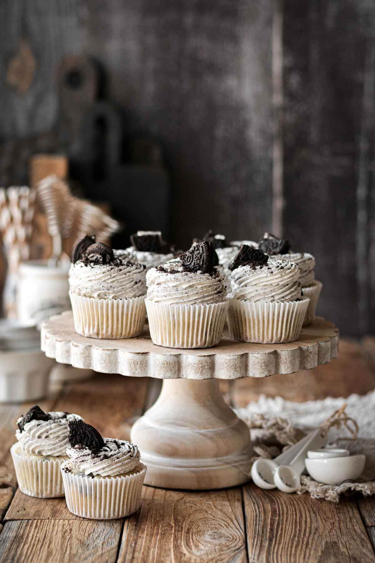 Cookies and cream cupcakes on a cake stand.