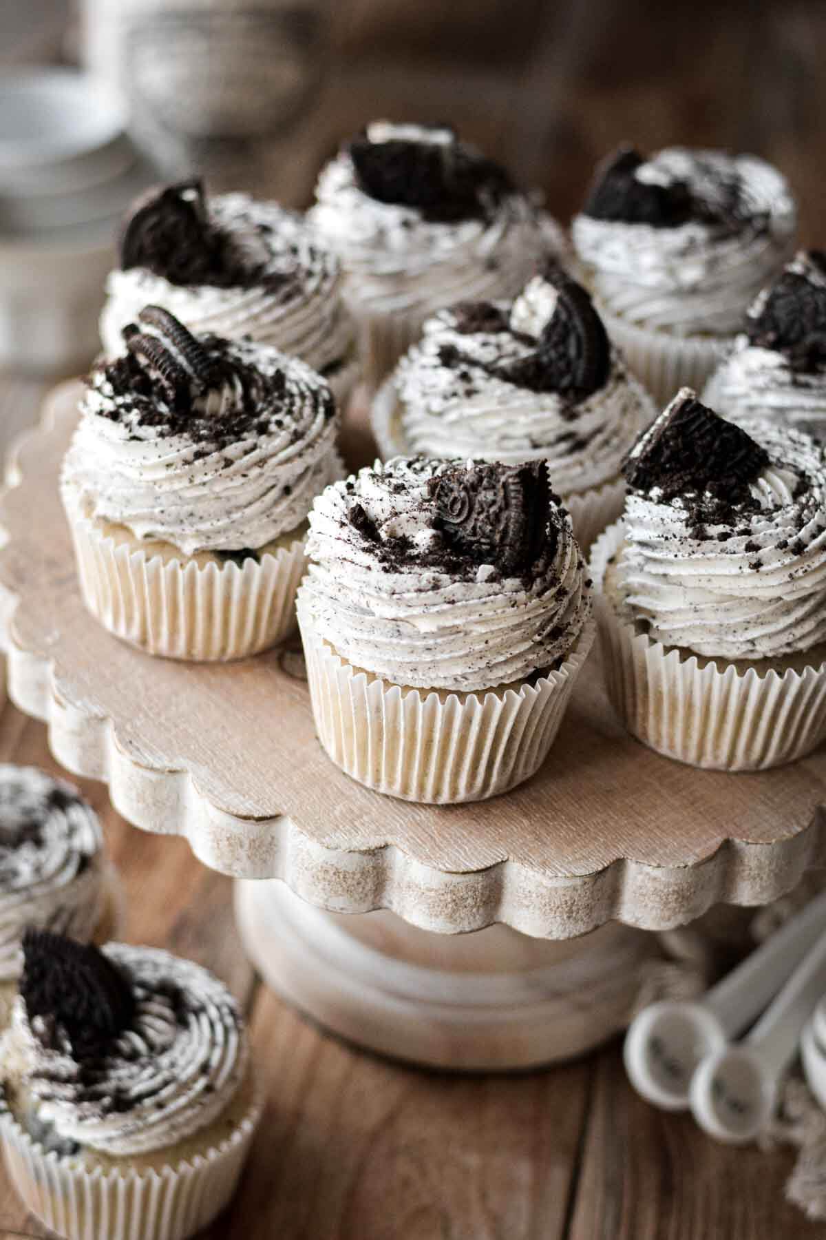Cookies and cream cupcakes on a cake stand.