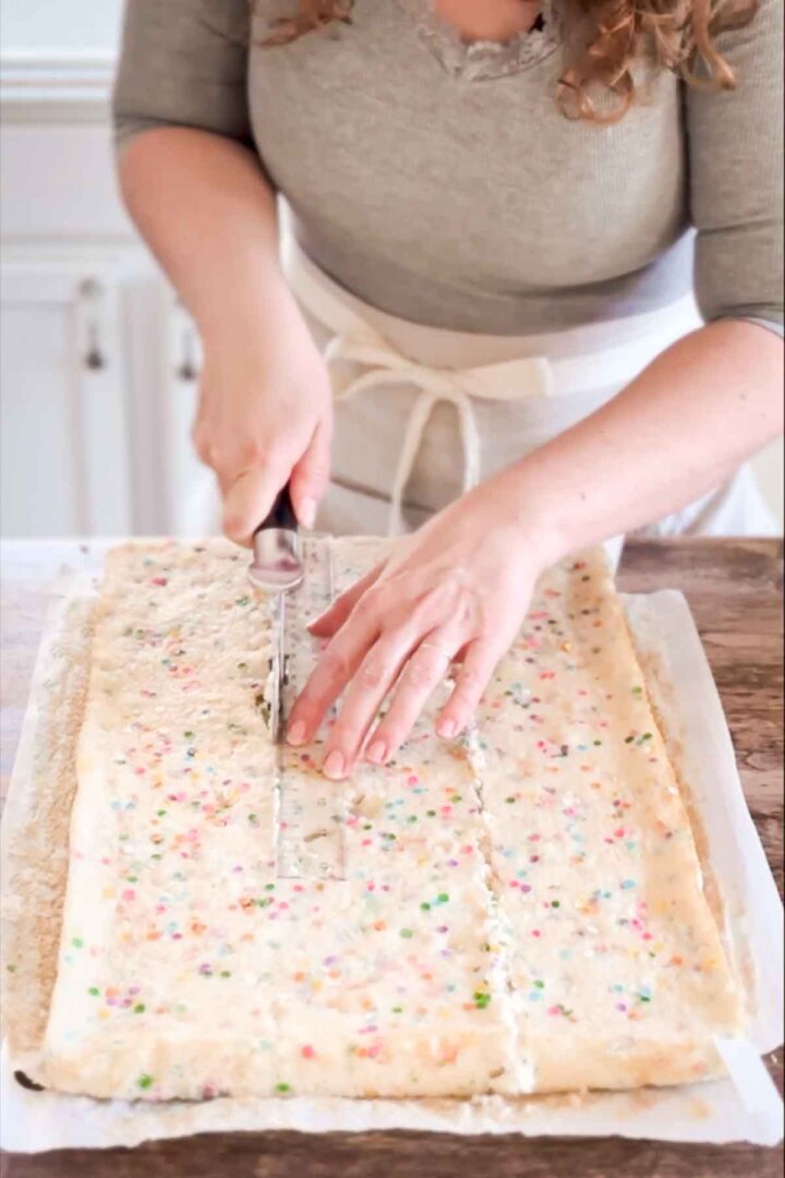Step 2 for assembling a table runner cake - cutting the cake into thirds.