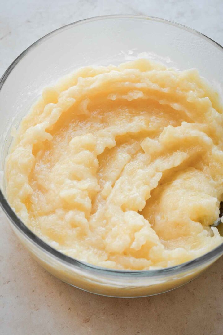 Step 4 for making crushed pineapple cake filling.