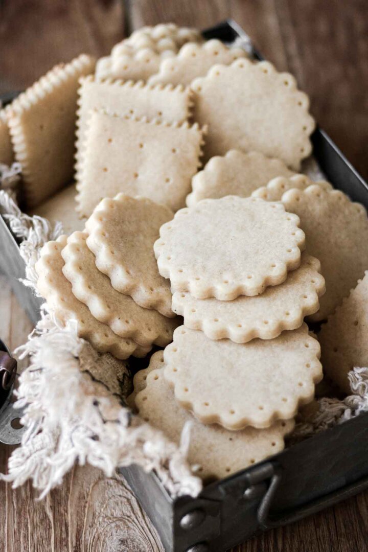 Vanilla shortbread cookies arranged in a tin container.