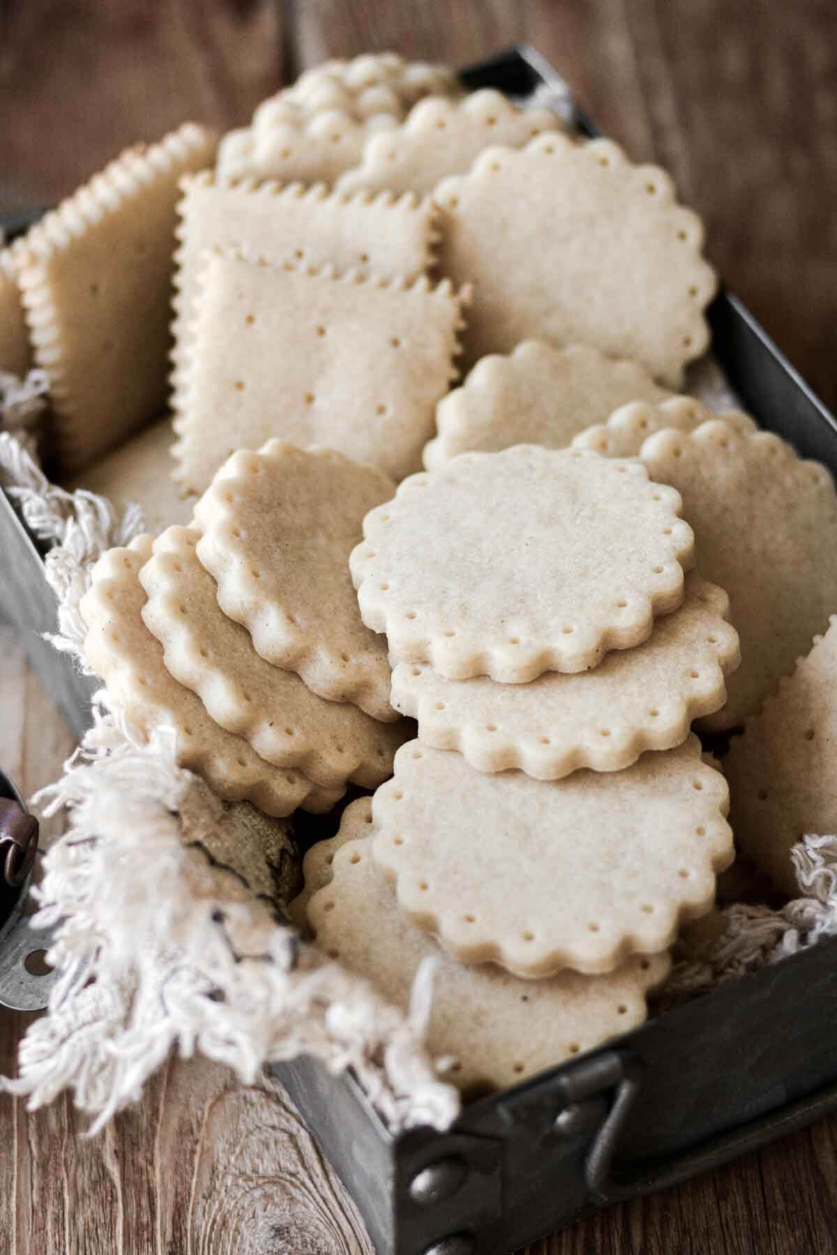Vanilla shortbread cookies arranged in a tin container.