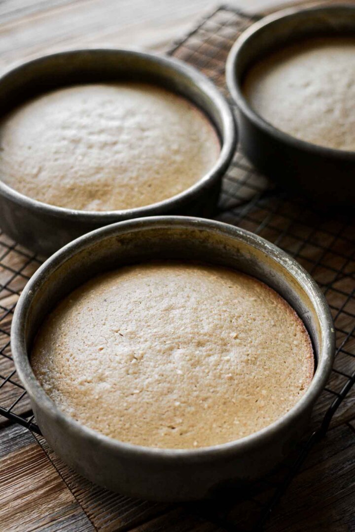Step 6 for making cashew cake - baked cakes in pans.